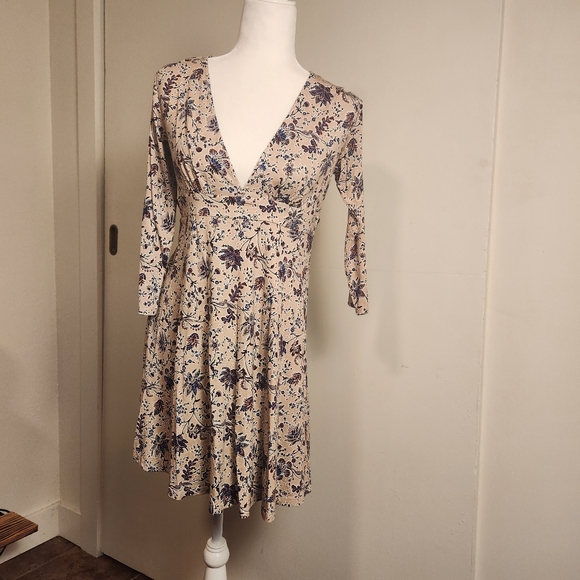 Forever 21 Cream Burgundy Navy Blue Floral V-Neck Keyhole Back Mini Dress Medium - Picture 1 of 7